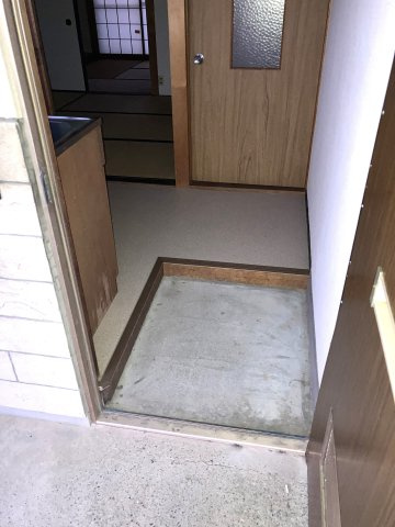やすだ荘の玄関