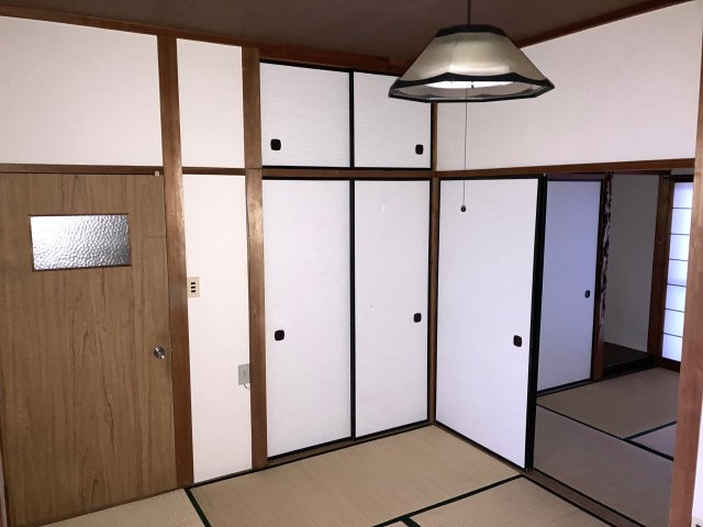 やすだ荘の和室|キッチン横の和室