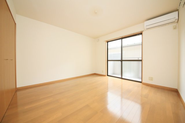 ステーションハイツの居間・リビング