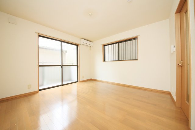 ステーションハイツの居間・リビング