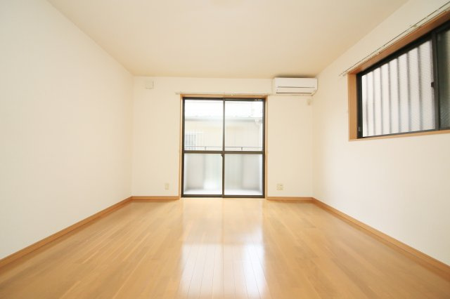 ステーションハイツの居間・リビング