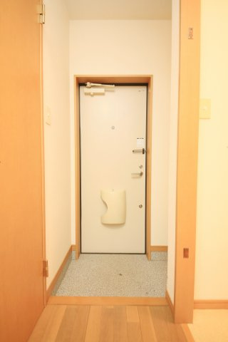 ステーションハイツの玄関