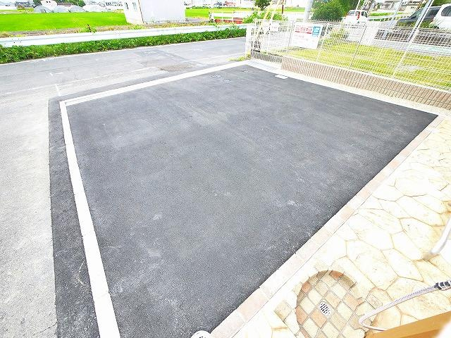 サンシャイン富堂Ⅲの駐車場|駐車場があるので、車を買う予定の方も安心です