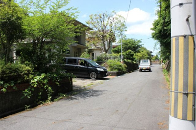【前面道路含む現地写真】 | 大津市衣川２丁目8-25　中古戸建 | 敷地前面道路