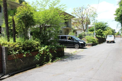 【前面道路含む現地写真】 | 大津市衣川２丁目8-25　中古戸建 | 敷地前面道路別角度