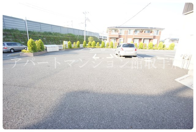 フィオーレBの駐車場