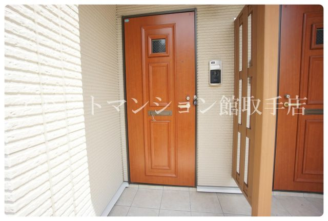 フィオーレBの玄関