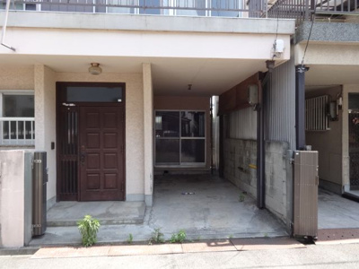 【駐車場】 | 高畑戸建（野口邸） | 屋根付き駐車場１台付き♪