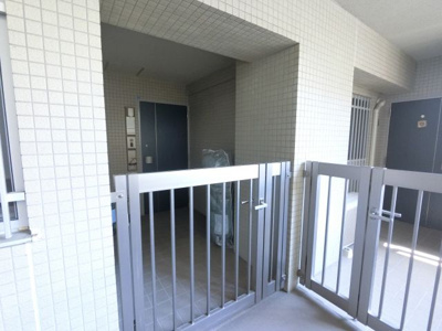 【その他共用部分】 | リステージ本牧 | 柵付アルコーブ♪
