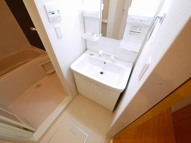 クレールコートⅢの洗面所|スペースが確保できる洗面所です