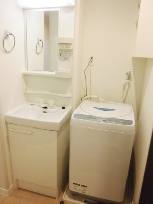 【洗面所】 | メルベーユ稲毛台 | 独立洗面台＆全自動洗濯機付き