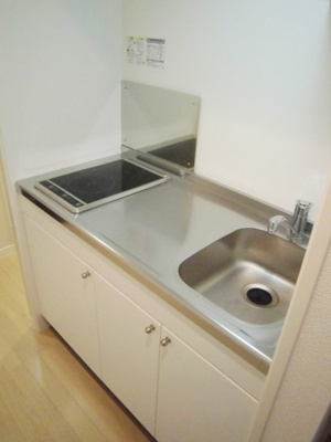 【キッチン】 | メルベーユ稲毛台 | IH&ラジエントヒーターの2口コンロ完備、作業スペースもあってお料理やお掃除もラクラクです。