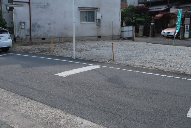 寝屋川市上神田２丁目の新築一戸建の前面道路含む現地写真