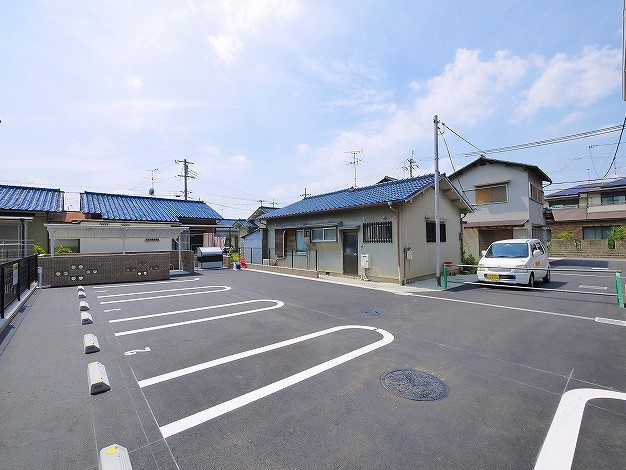 グラン　ソレイユ（西大寺国見）の駐車場|車をお持ちの方に嬉しい駐車場付きの物件です