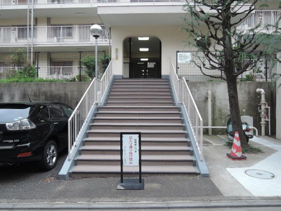 【エントランス】 | 宮前平富士通ハイツＡ棟 | 東急田園都市線「宮崎台」駅徒歩6分・「宮崎台」駅徒歩8分と2駅利用可能な好立地！