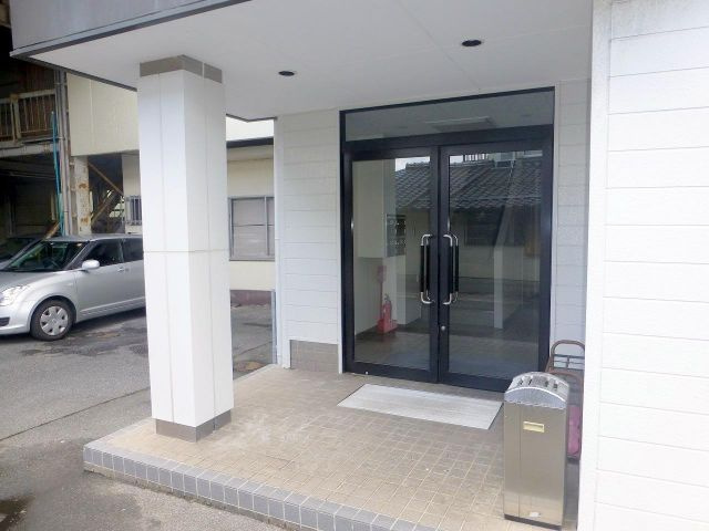 旗ヶ崎2丁目　三嶋ビル　の玄関