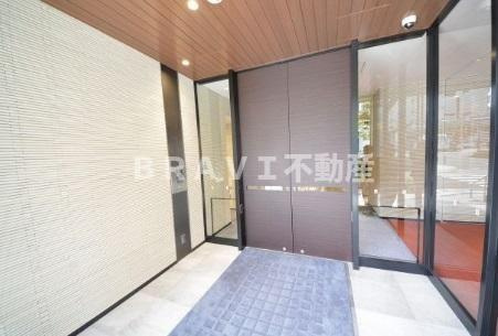 プラウドタワー安堂寺 BRAVI不動産のエントランス