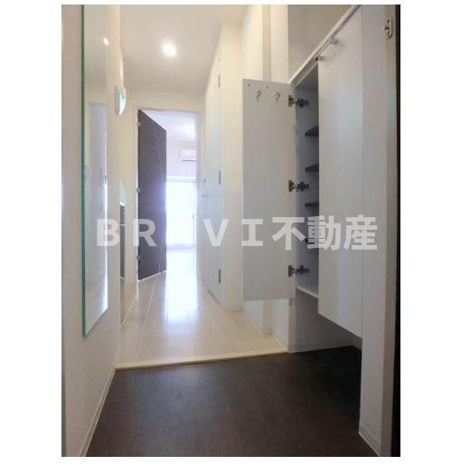 セレニテ北久宝寺　BRAVI不動産の玄関|【セレニテ北久宝寺】シンプルで使いやすい玄関です