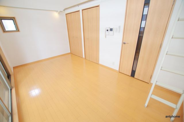 プロスペクト中之島　仲介手数料無料の居間・リビング