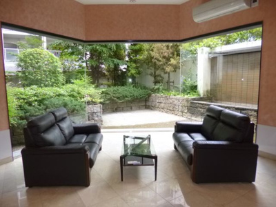 【その他共用部分】 | ティアラ大津 | 一階共有部分に応接スペースがあります