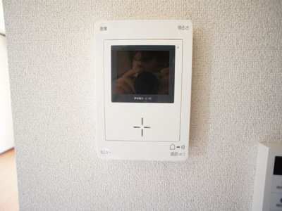 【セキュリティ】 | コスモスA | 訪問者の確認ができるTVドアホン付きです♪