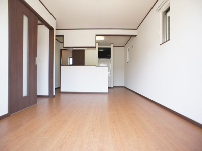 【居間・リビング】 | コスモスA | 会話をしながらお料理できる対面キッチンです♪