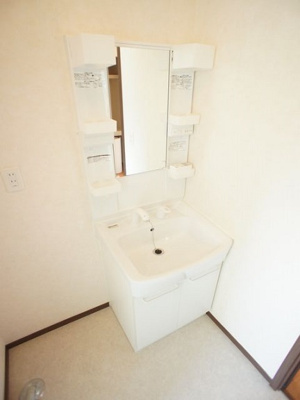 【洗面所】 | コスモスA | 洗髪洗面化粧台と洗濯機置き場があります♪