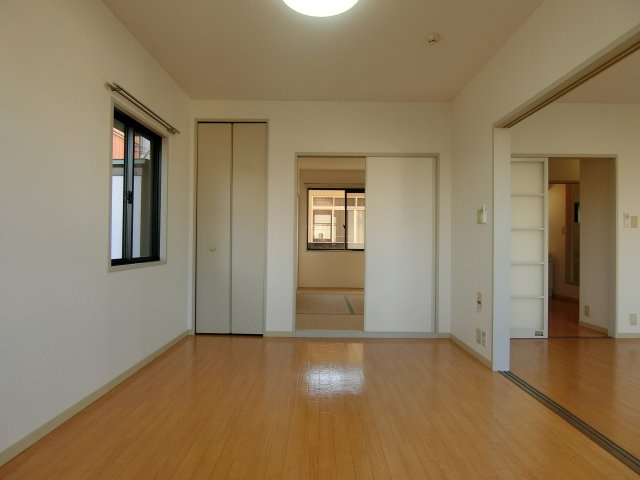 サングリーンA棟の洋室