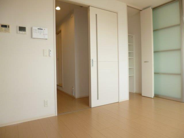 アースガーデンＳＯＪＡの洋室