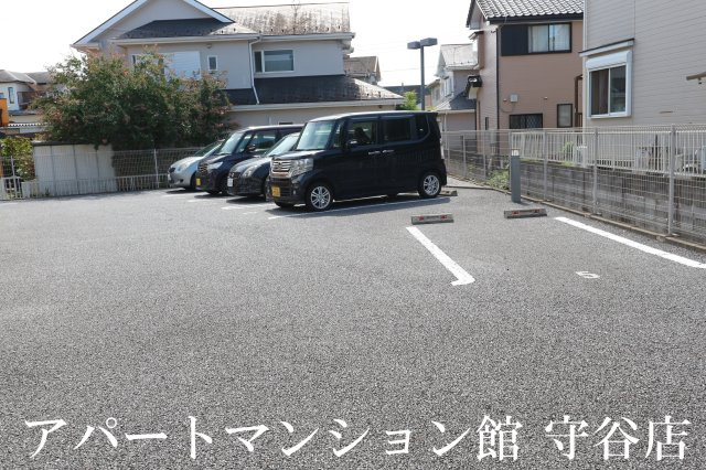 プランドール清水の駐車場
