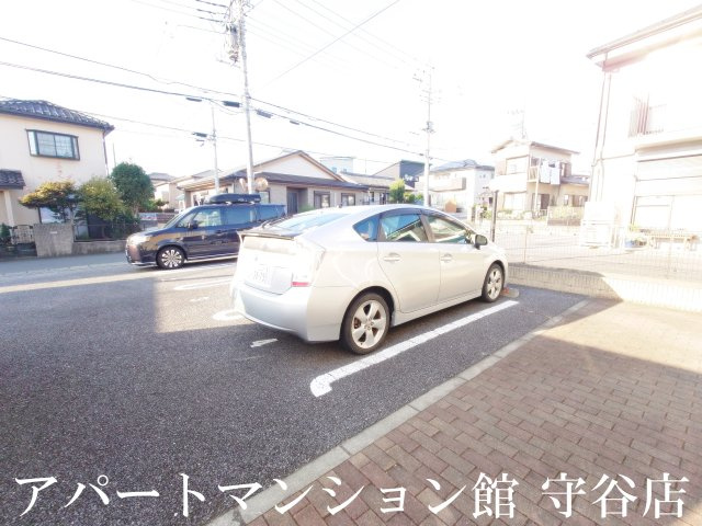 プランドール清水の駐車場