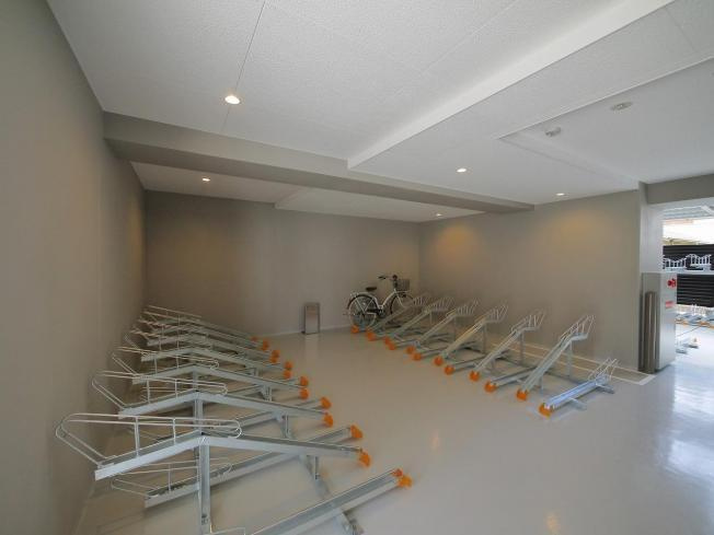 幸court　nara　sanjoのその他共用部分|広々とした駐輪場です。