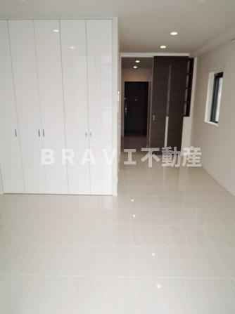 ガリレイ新町　BRAVI不動産の居間・リビング|【ガリレイ新町】ゆったりとしたリビングです