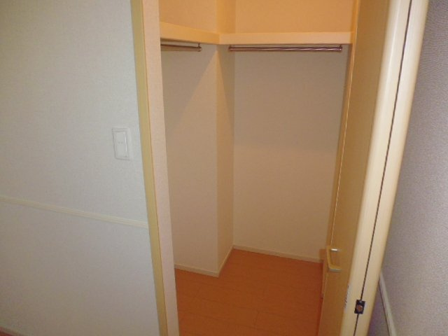 倉敷市福田町古新田のアパートの収納|ウォークインクローゼット