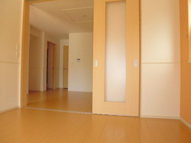 倉敷市福田町古新田のアパートの居間・リビング|洋室