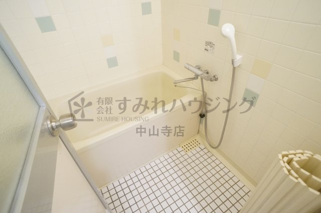 プリヴェール中山の浴室