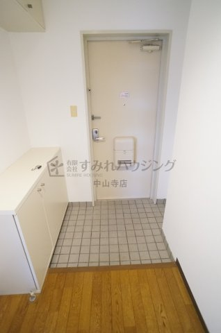 プリヴェール中山の玄関