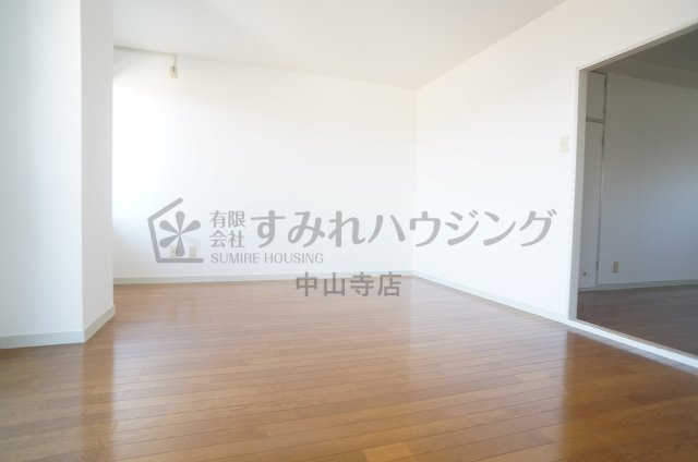 プリヴェール中山の寝室