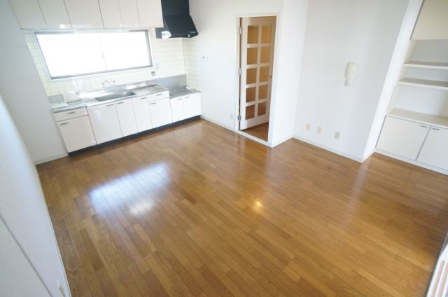 プリヴェール中山の居間・リビング