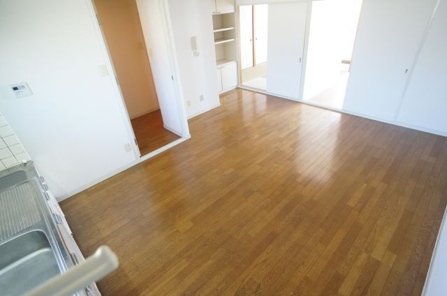 プリヴェール中山の居間・リビング