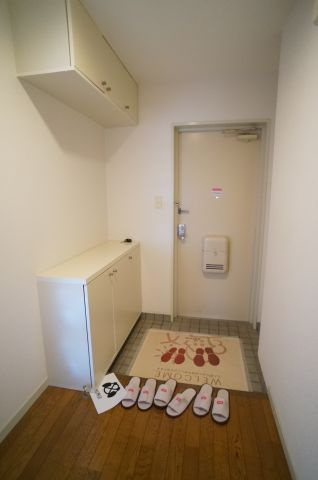 プリヴェール中山の玄関