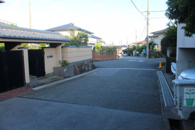 【前面道路含む現地写真】 | 大津市湖青2丁目4-1　中古戸建