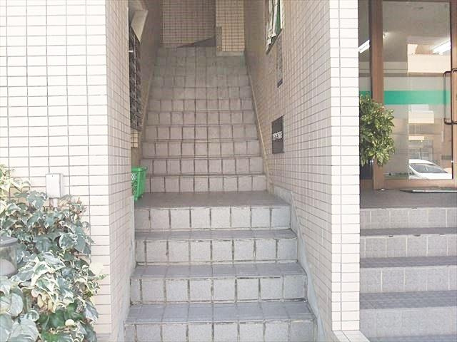 星ヶ丘第一ビルのエントランス
