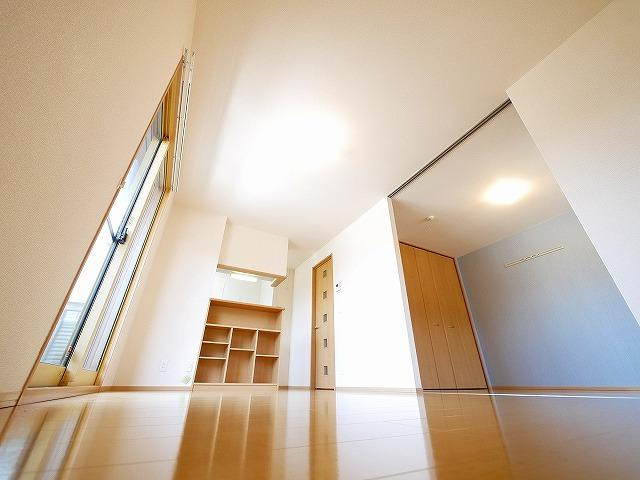 カクタス　フローラB棟の内装|ゆったり過ごせる居間です