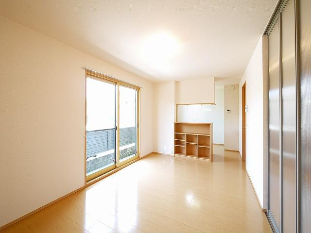 カクタス　フローラB棟の居間・リビング|居間です