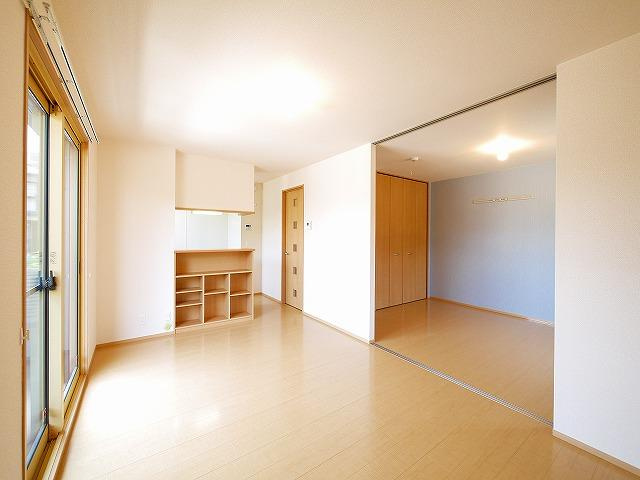 カクタス　フローラB棟の内装|ゆったり過ごせる居間です