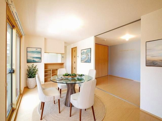 カクタス　フローラB棟の居間・リビング|ゆったりとしたリビングです