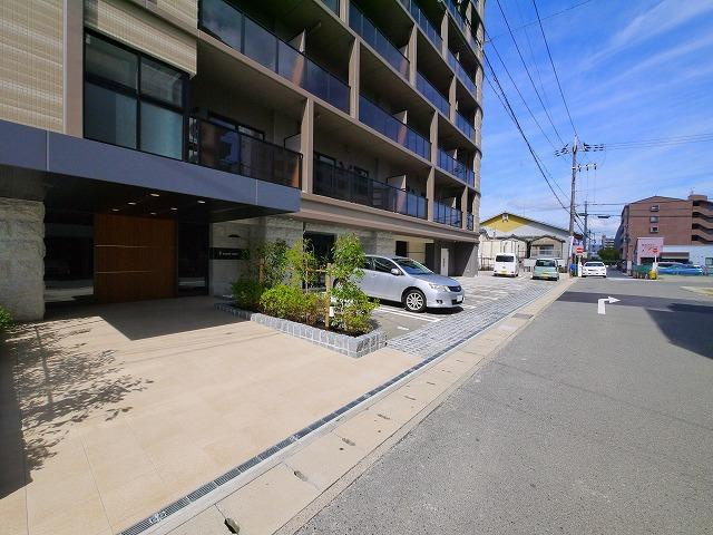 幸court　nara　sanjoのエントランス|キレイな共有スペース。