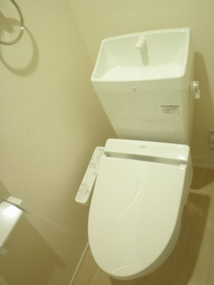 【トイレ】 | ミランダフリューリング | バストイレ別。温水洗浄便座付き