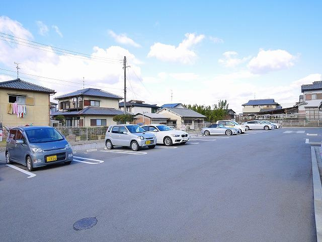 グラン　ジュテの駐車場|カースペースがあります